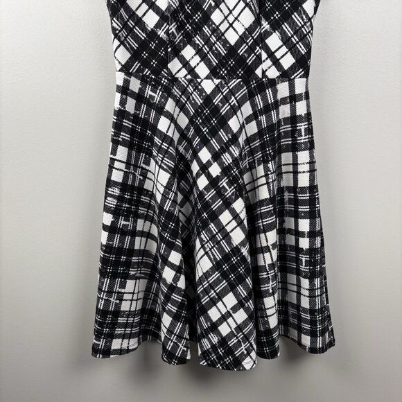 2015 Hot Topic Black & White Plaid Collar Dress Goth Punk Retro Wednesday Medium - Picture 3 of 8